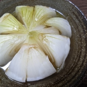 ５分で出来る春の贈り物！新玉ねぎの丸ごとレンジ蒸し